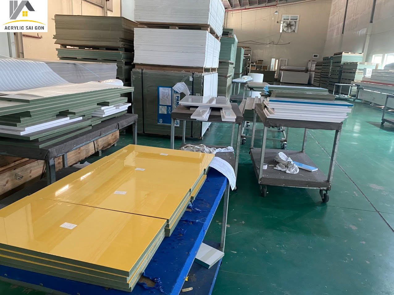 Những Lưu Ý Khi Gia Công Acrylic Để Đảm Bảo Chất Lượng Sản Phẩm