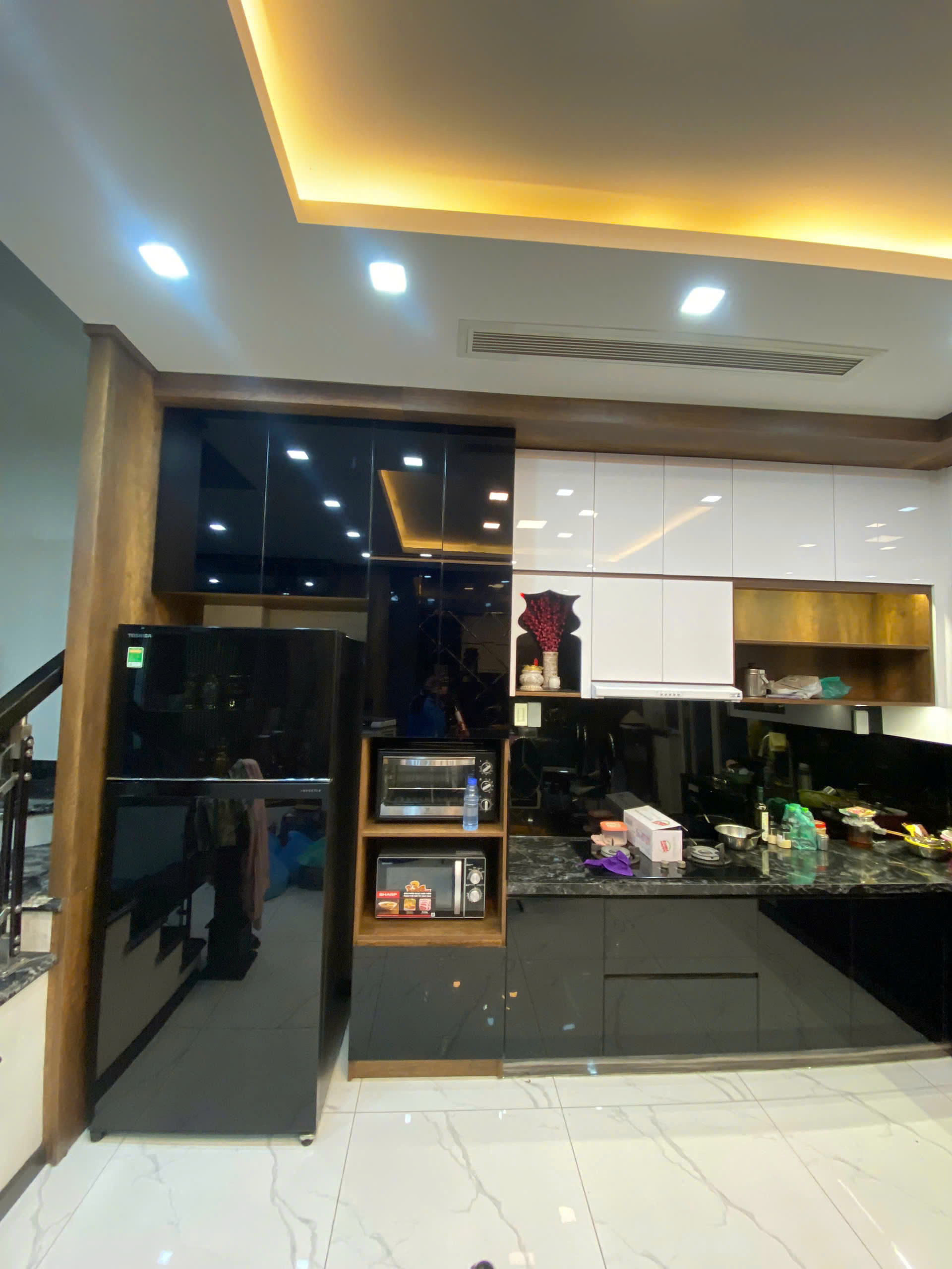 Gia Công Tủ Bếp Acrylic Là Gì?