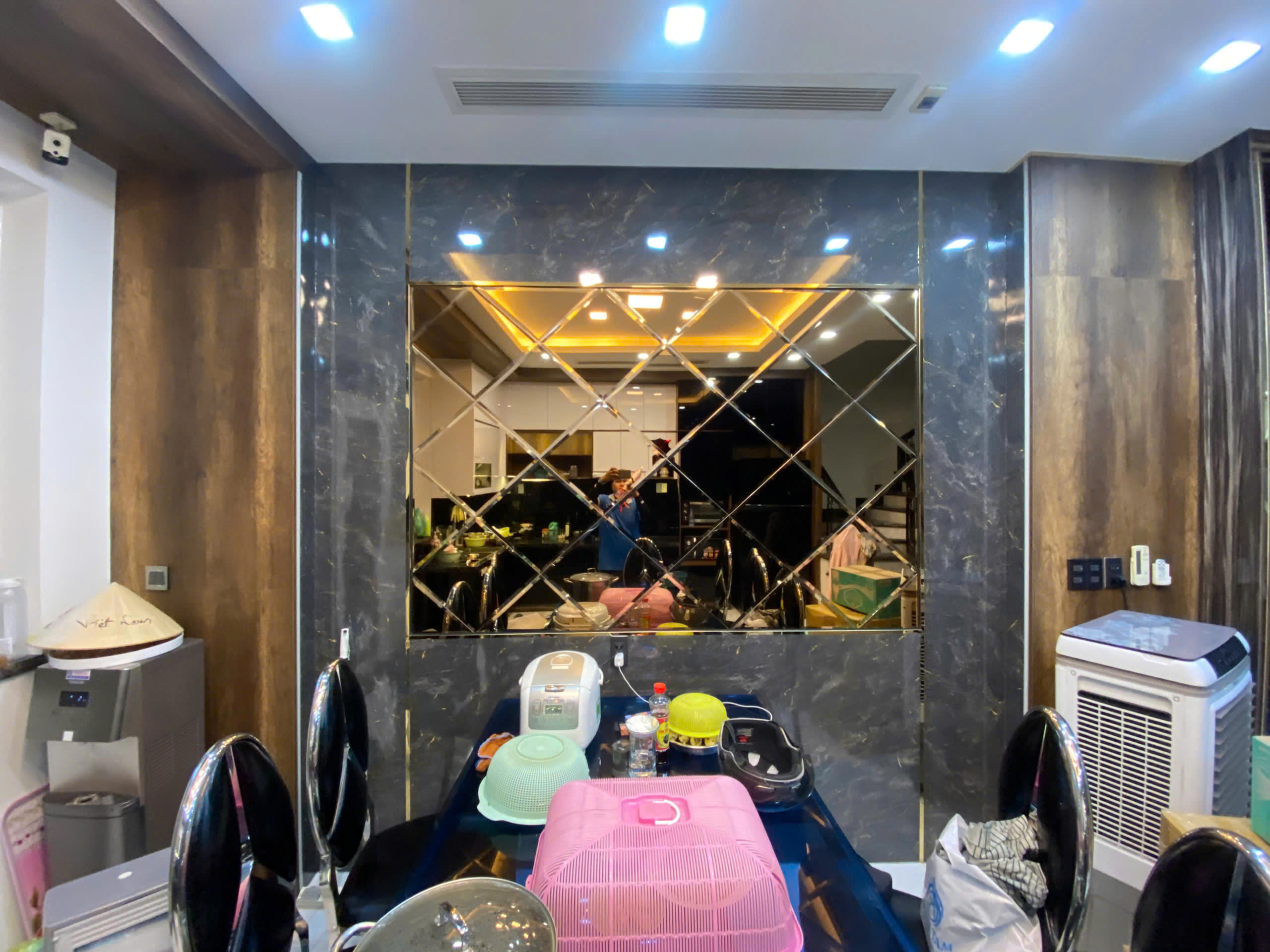 Những Yếu Tố Quyết Định Chất Lượng Gia Công Tủ Bếp Acrylic