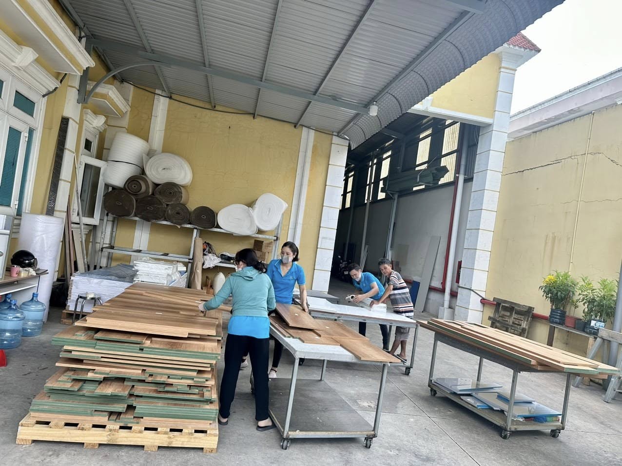 Quy trình Gia Công Phủ Acrylic chuyên nghiệp